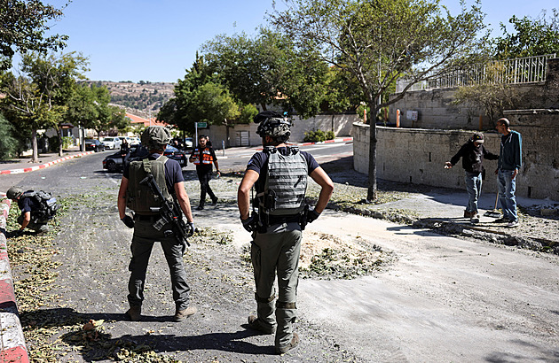 VIDEO: Palestinci překonali bariéry jak nic, Izraelem se prohánějí v džípech