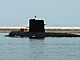 Čínská vojenská ponorka opouští přístav ve městě Čching-tao (22. dubna 2009)