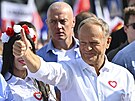 Polský opoziní vdce Donald Tusk na statisícové demonstraci ve Varav (1....