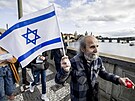 Nkolik desítek lidí pilo v Praze vyjádit úast Izraeli, který od soboty...