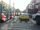 Nehoda tramvaje na Rennesk� t��d� v Brn�. Pod soupravou z�stal zakl�n�n� mlad�...