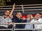 Bujaré oslavy v centrále volebního tábu strany Smr-SD. Lídr Robert Fico spolu...