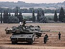 Izraeltí vojáci se shromaují u tank (9. íjna 2023)