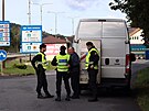 Policisté od stedeního rána kontrolují hraniní pechody se Slovenskem v...