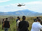Ruský vrtulník v Náhorním Karabachu krouí u hraniního plotu za zvdavého...