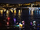 Plav�n� osv�cen�ch otu�ilc� ve Vltav� v Praze (3. 10. 2023)