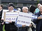 Stovky lidí manifestovaly na podporu Izraele v centru Berlína u Braniborské...