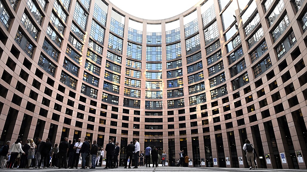 Budova Evropského parlamentu ve trasburku ve Francii.