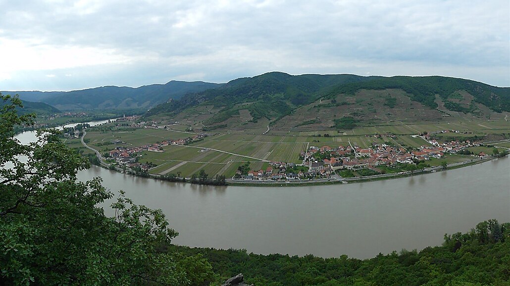 �eka Dunaj, pohled na Wachau z vyhlídky Ferdinandswarte.