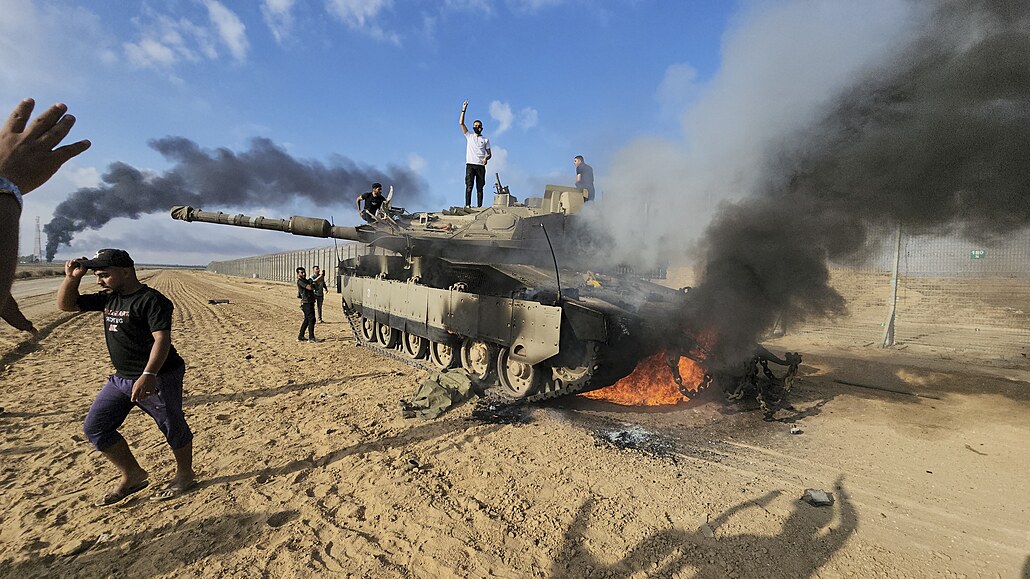 Ozbrojení Palestinci z radikálního hnutí Hamás zaútoili raketami na Izrael. Do...
