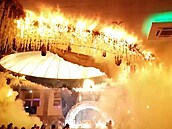 Během svatebního tance vypukl požár. Zemřelo přes 100 lidí včetně novomanželů