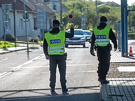 Policie obnovila kv�li nelegální migraci namátkové kontroly na hrani�ních...