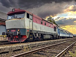 Bardotka T478.1146 (Retrolok) v �ele vlaku spole�nosti Valenta-Rail ve stanici...