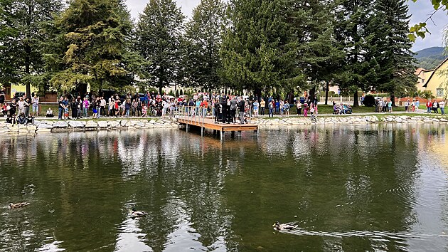 Obyvatel� Jesen�ku si v participativn�m rozpo�tu prosadili revitalizaci rybn��ku v Denisov� ulici, i kdy� nakonec byla mnohem n�kladn�j�� ne� p�vodn� n�vrh. Nyn� tam mohou z mola pozorovat i vodn� pt�ky.