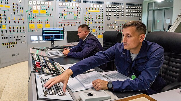 Pracovníci Chmelnycké jaderné elektrárny na západní Ukrajin (30. srpna 2023)
