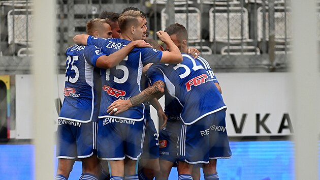 Olomouclu futbolcular Mladá Boleslav'a attıkları golün sevincini yaşıyor. Resimde Ondřej de var...