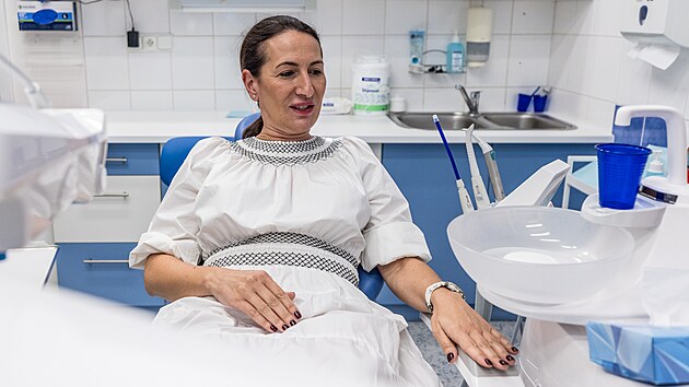 Slavnostn oteven zubn pohotovosti v Nemocnici Na Frantiku na Praze 1: nmstkyn primtora Alexandra Udenija si vyzkouela roli zdej pacientky