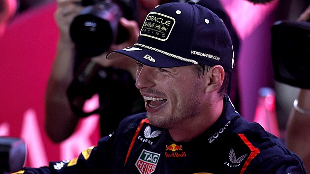 Max Verstappen se v cli katarskho sprintu stal mistrem svta.
