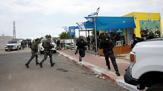 Izraelsk armda pokrauje v tocch na cle radiklnho hnut Hams v Psmu Gazy. (9. jna 2023)