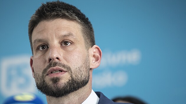 Tisková konference lídra Progresivního Slovenska Michala Šimečky, jehož strana skončila ve slovenských volbách na druhém místě. (1. října 2023)