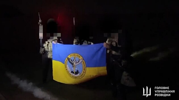 Ukrajinsk vojensk rozvdka zveejnila video prniku ukrajinskch specilnch jednotek na Rusy okupovan Krym. (4. jna 2023)