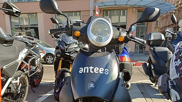 Firma Antees v Brn od zatku z 2023 provozuje flotilu sdlench elektrosktr.