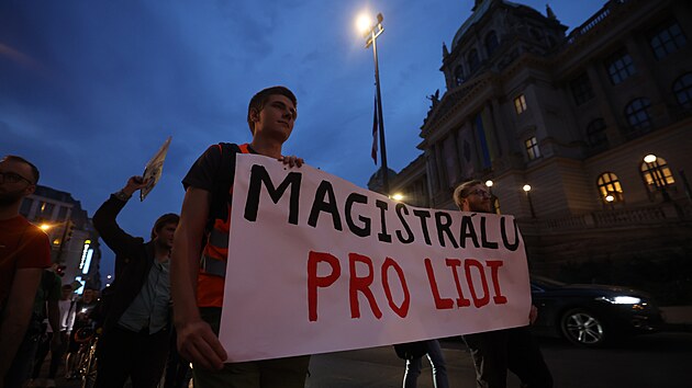 Pochod hnutí Poslední generace po pražské magistrále (3. října 2023)