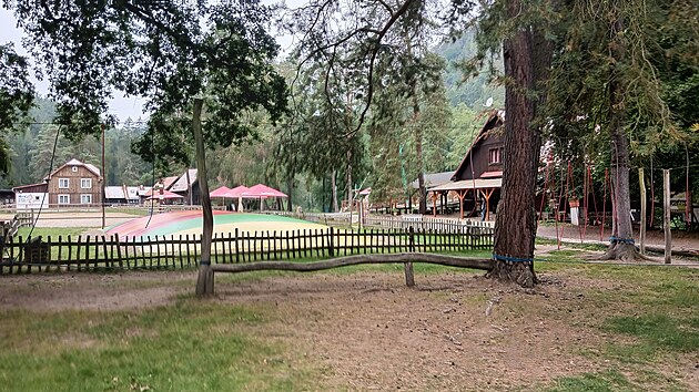 Rekrean a volnoasov arel u Svatoskch skal, jeho vlastnkem je Karlovarsk kraj.