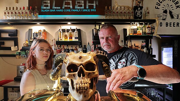 Hudebn klub Slash Bar v Karlovch Varech letos slav ticet let od svho vzniku. A stle je u toho i jeho majitel Pavel Pavl.