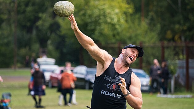 Highland games, mistrovstv� �esk� republiky ve skotsk�ch hr�ch v �valech. Vladislav Tul��ek p�i hodu kamenem.