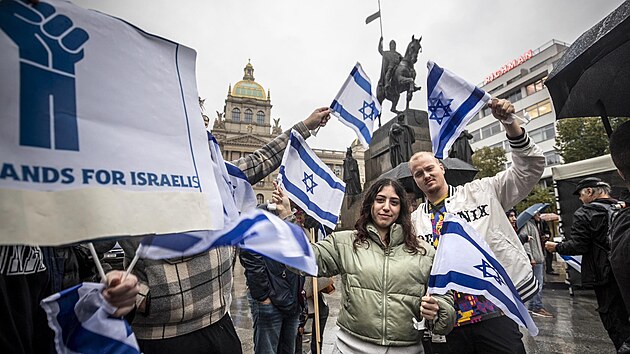 Na Vclavskm nmst se seli lid na podporu Izraele. (9. jna 2023)