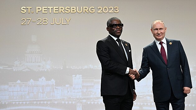 Viceprezident Rovnkov Guineje Teodoro Nguema Obiang Mangue a rusk prezident Vladimir Putin (27. ervence 2023)