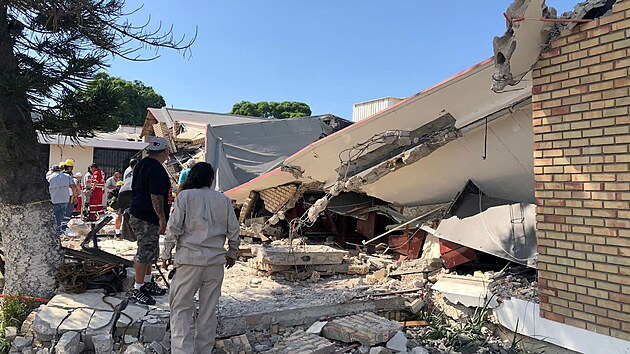 Nejméně devět lidí zemřelo při nedělní mši v severomexickém státě Tamaulipas, když se zřítila střecha kostela (2. října 2023)