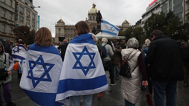 Lid na Vclavskm nmst v Praze za det pili vyjdit podporu napadenmu Izraeli. (9. jna 2023)