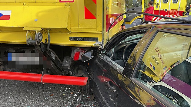 Dopravn nehoda na Strakonick ulici ve Velk Chuchli v Praze (5. jna 2023)