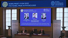 Laureáti Nobelovy ceny za fyziku za rok 2023: Pierre Agostini, Ferenc Krausz a...