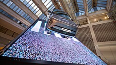 Hyundai na Designbloku zav�síl auto pod st�echu Veletr�ního paláce. Elektrickou...