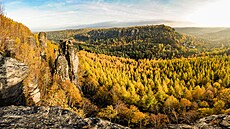 Z vyhlídky Grenzplatte se otevírá panoramatický pohled na údolí Bielatal,...