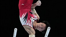 Japonský gymnasta Kenta iba, vítz kvalifikace víceboje na mistrovství svta