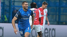 Liberecký útoník Luka Kulenovi se raduje z gólu proti Slavii.