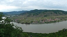 Řeka Dunaj, pohled na Wachau z vyhlídky Ferdinandswarte.