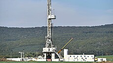 Vrtná souprava spole�nosti MND v �elo�nici na Kyjovsku (11. �íjna 2021)