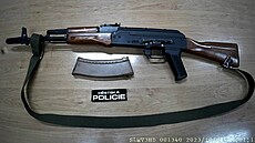 Opilý mu� vytáhl u hlavního nádra�í pu�ku, byla to replika