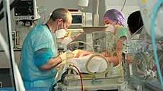 Na Jednotce intenzivní a resuscita�ní pé�e v Ba�ov� nemocnici se p�ed�asn�...