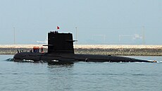 ínská vojenská ponorka opoutí pístav ve mst ching-tao. (22. dubna 2009)