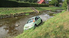 Auto skonilo v ece v Rychnov nad Knnou. (4. 10. 2023)