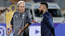 Brazilský útoník Neymar z al-Hilálu a trenér Jorge Jesus bhem tréninku na...