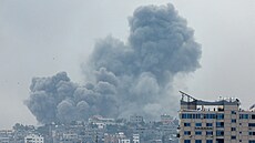 Kou stoupající z centra Gazy (9. íjna 2023)