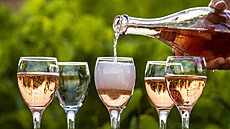 Ochutnejte �umivá vína z Anglie!