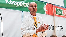 �éf píseckého basketbalového klubu Miroslav Janovský ve slu�ivé sr�ní kravat�
